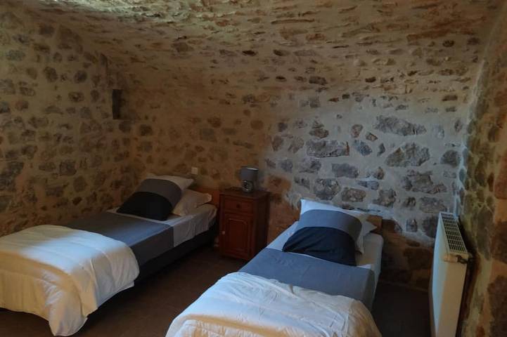 Gîte pour 4 personnes, avec terrasse et jardin à Berrias-et-Casteljau - 3