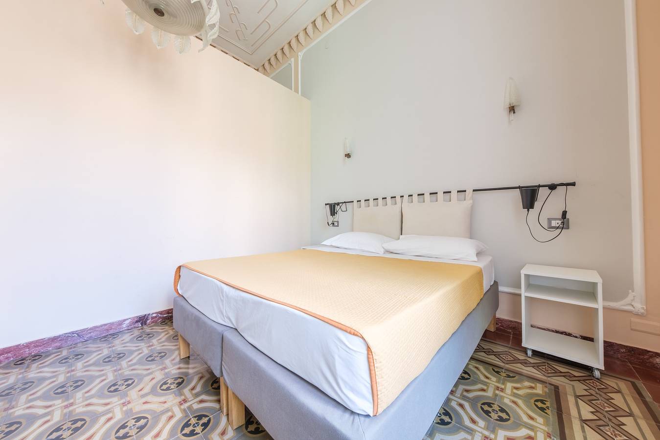 Chambre d'époque '1921' avec balcon in Messina, Province de Messina