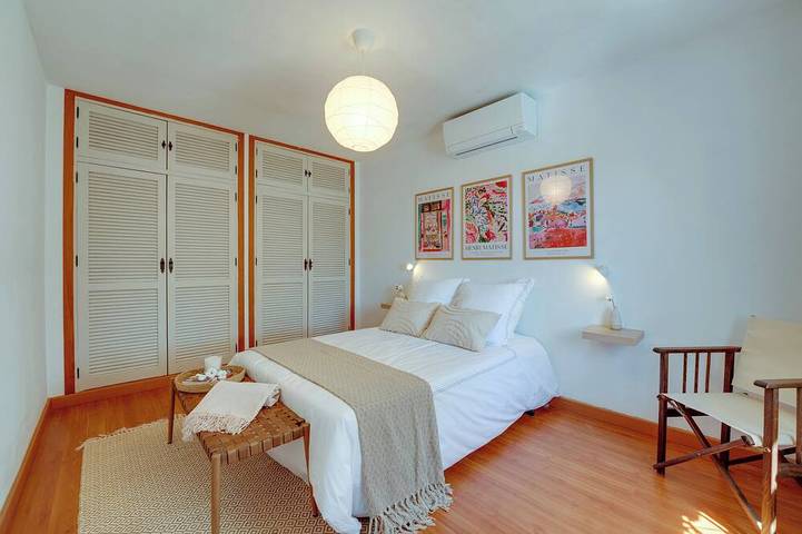 Villa La Caleta: Heated Pool, Spacious Garden, BBQ, Near Golf & Family Friendly in Urbasur, Isla Cristina
