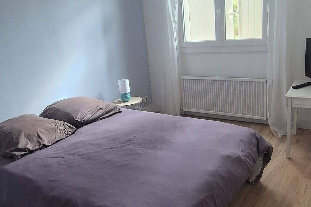 Country house with swimming pool in Fontvieille, Arles region