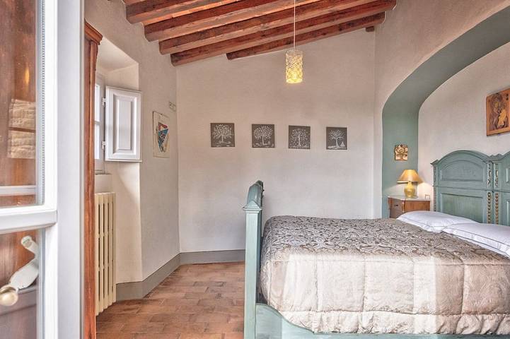 La Vista - private garden and view over Trasimeno Lake in Le Contesse, Cortona