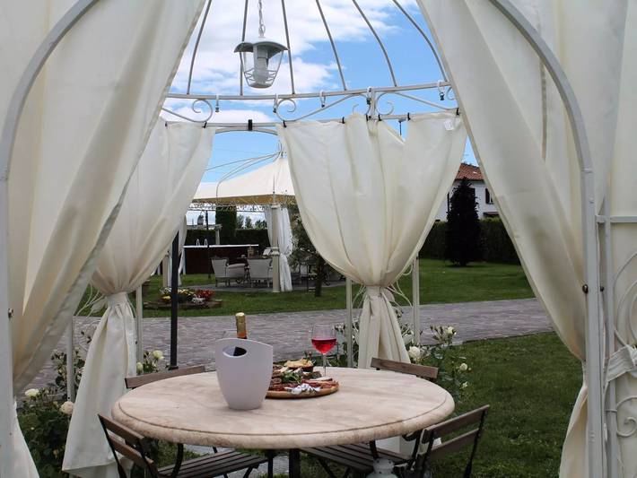 Location de vacances pour 10 personnes, avec jardin et piscine à Montecarlo (Toscane) - 2