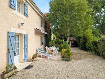 Gîte pour 5 personnes, avec jardin dans Saint-Genis-d'Hiersac