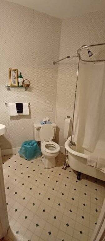 Ah #7 · Ah #7 Queen Mayo Suite w/Fridge/Micro/Shower/Tub in Wabasha, Wabasha County