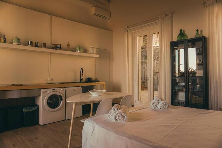 Maison d’hôte pour 2 personnes, avec terrasse et vue ainsi que jardin et piscine à Giarre - 3