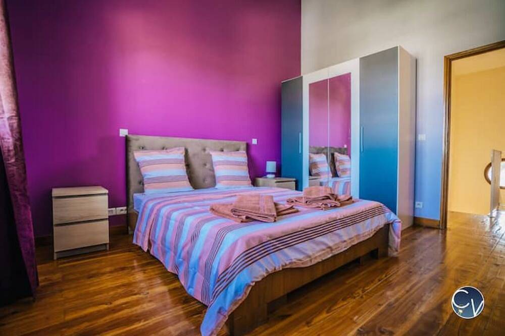 Maison Avec Piscine, Jacuzzi, Sauna et Billard in Le Thor, Vaucluse