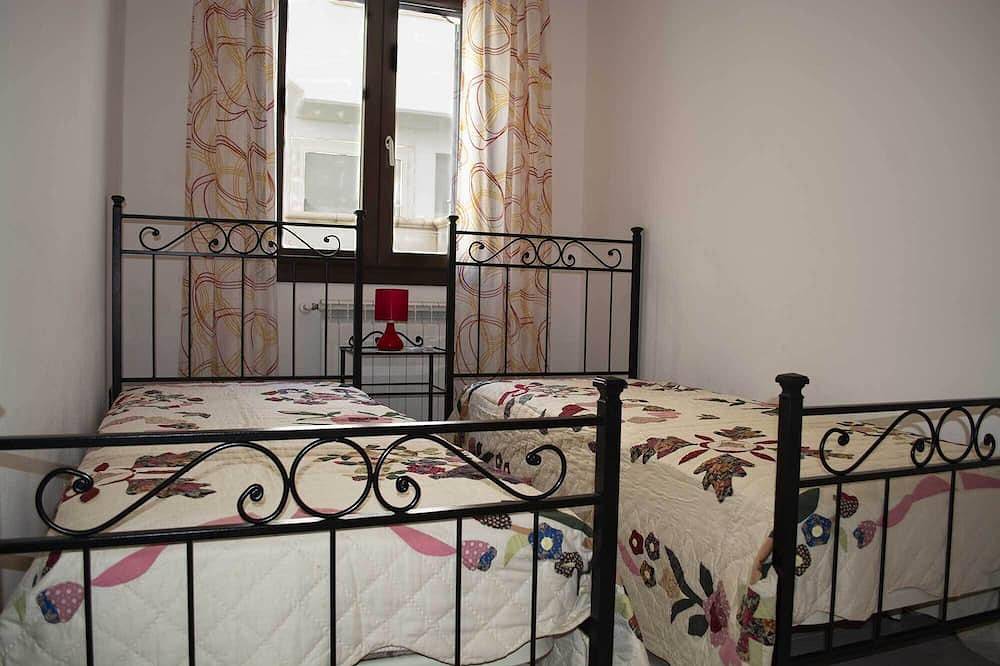 Entire apartment, Apulia Salento Santa Maria Di Leuca Villetta Vedusella With Terrace Overlooking The Sea in Leuca, Castrignano del Capo