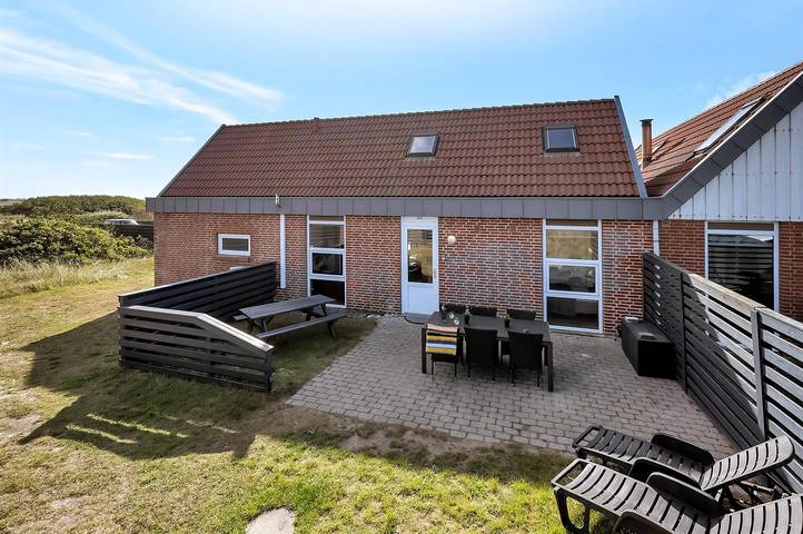 Ferieudlejning for 6 personer, med terrasse og sauna samt jacuzzi i Hvide Sande