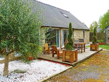Gîte pour 6 personnes, avec sauna et terrasse ainsi que jardin et jacuzzi à Cléguérec