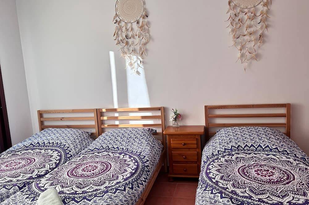 Big Villa Puerto Rico streetfront with saltwater jacuzzi pool, Bbq near shops in Puerto Rico (Gran Canaria), South Gran Canaria