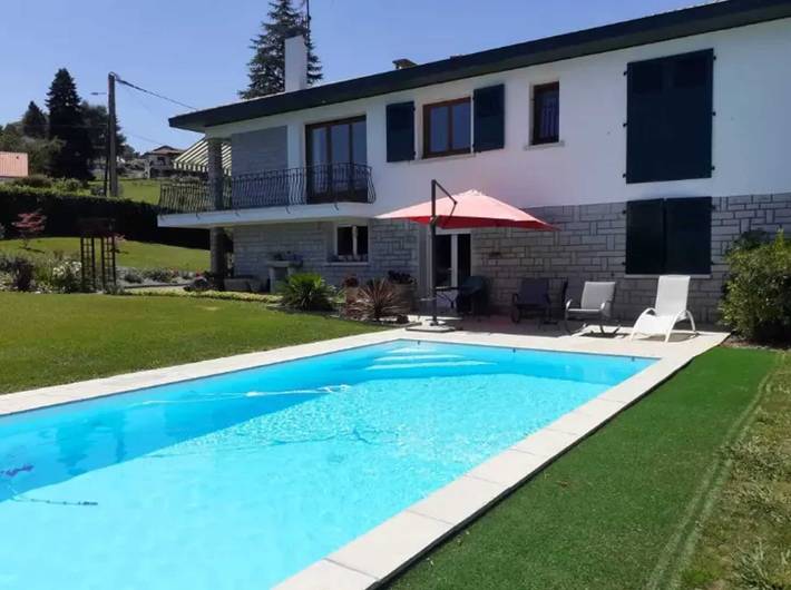 Gîte pour 4 personnes, avec piscine et terrasse à Saint-Palais