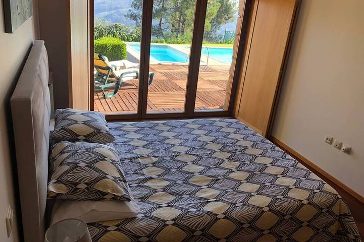 Gîte pour 8 personnes, avec jardin dans Vilarinho (Valdosende) - 4