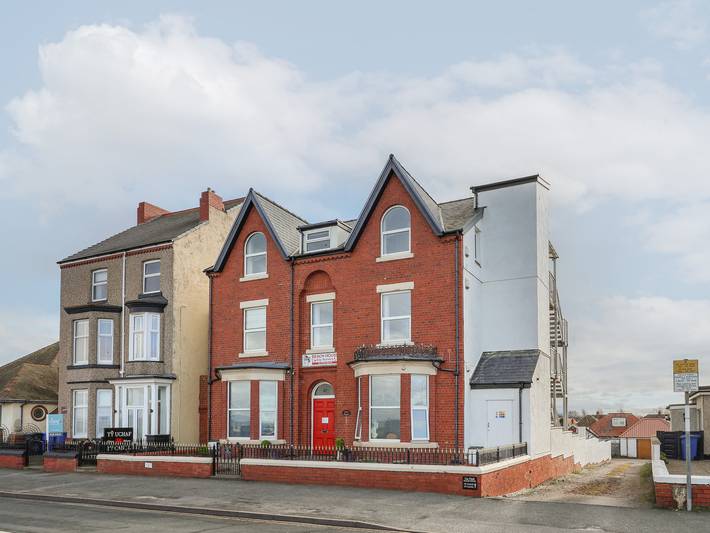 Holiday rental for 4 people, with Balcony and Hot tub in Rhyl