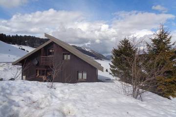 Maison de campagne pour 12 personnes, avec jardin dans Plateau des Glières