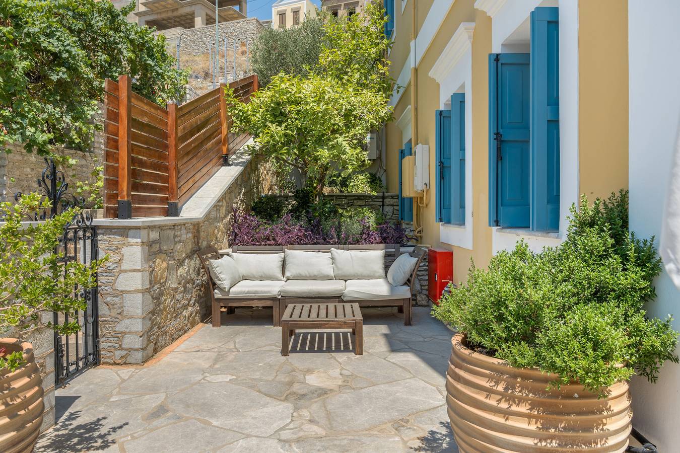 Entire studio, Studio Apartment 'No 3 Superior Symi Nautilus' with Mountain View, Wi-Fi and Air Conditioning in Ano Symi, Rhodes