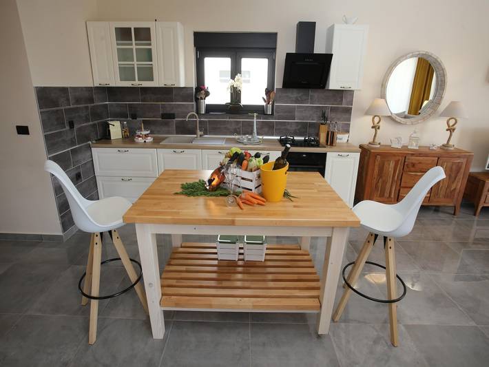 Villa pour 6 personnes, avec jardin et balcon, adapté aux familles à Jezera - 3