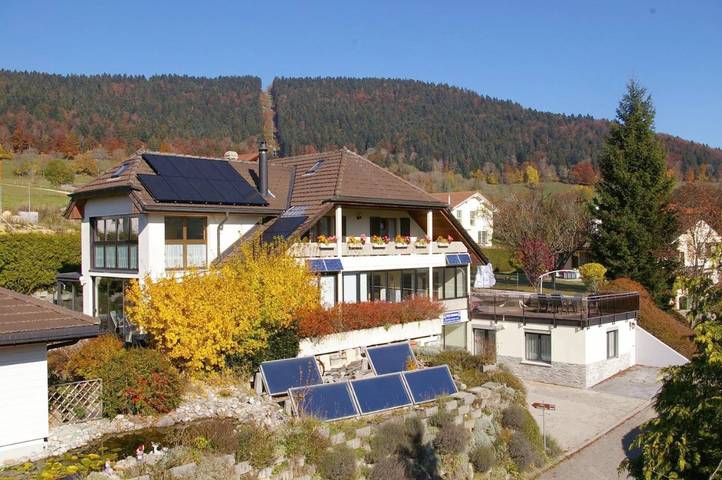 Chambre d’hôte pour 6 personnes, avec jardin et terrasse, animaux acceptés dans Canton de Neuchâtel
