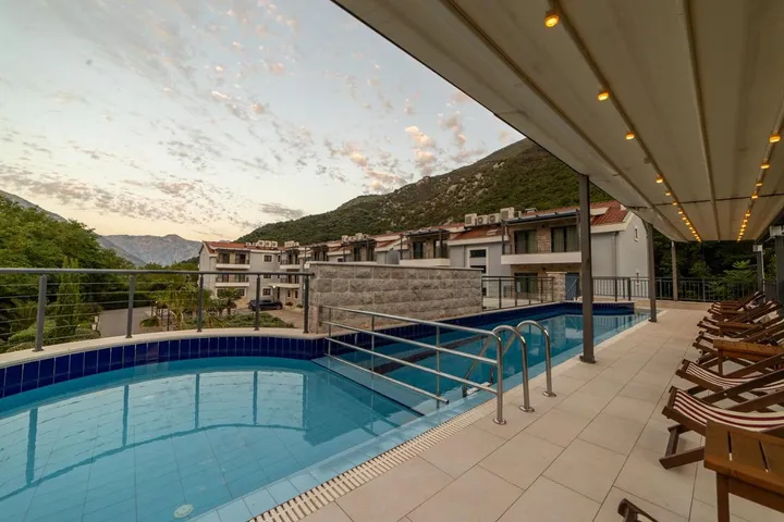 Ferienwohnung für 10 Personen, mit Garten und Ausblick sowie Pool, kinderfreundlich - 1