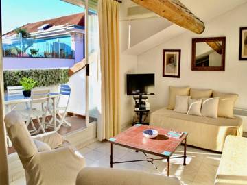 Gîte pour 4 personnes, avec terrasse dans Palais Des Festivals Et Des Congres