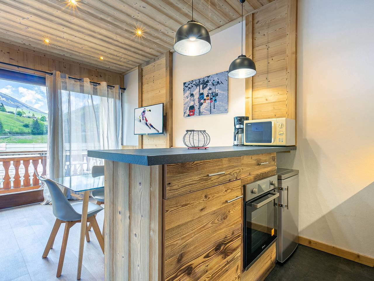 Appartement entier, Grand Studio cabine, balcon, parking, centre La Clusaz in La Clusaz, Région d'Annecy