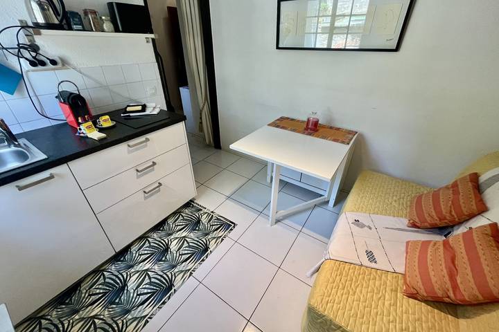 Gîte pour 2 personnes, avec Jardin et Piscine dans Plage Font Brun Carqueiranne - 4