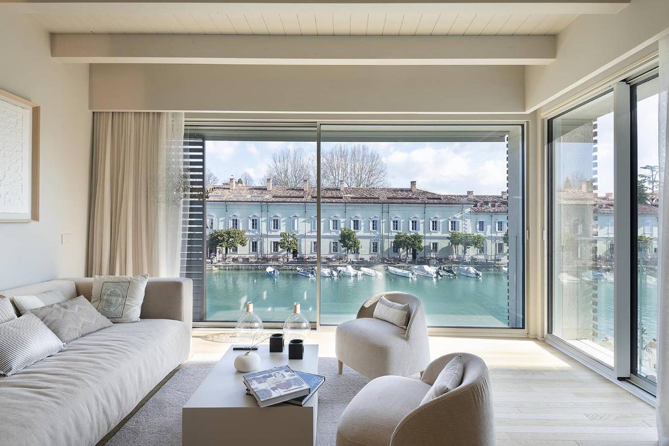 Apartamento inteiro, Apartamento 'Palazzo Cordigero - Canale' com Vista para o Canal, Wi-Fi e Ar Condicionado in Peschiera del Garda, Pré-Alpes de Garda