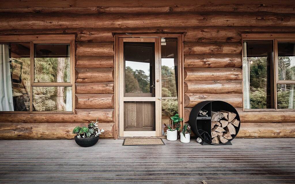 Cuan Den Log Cabin - Book Now for a Unique High Country Summer Getaway! in Merrijig, Shire of Mansfield