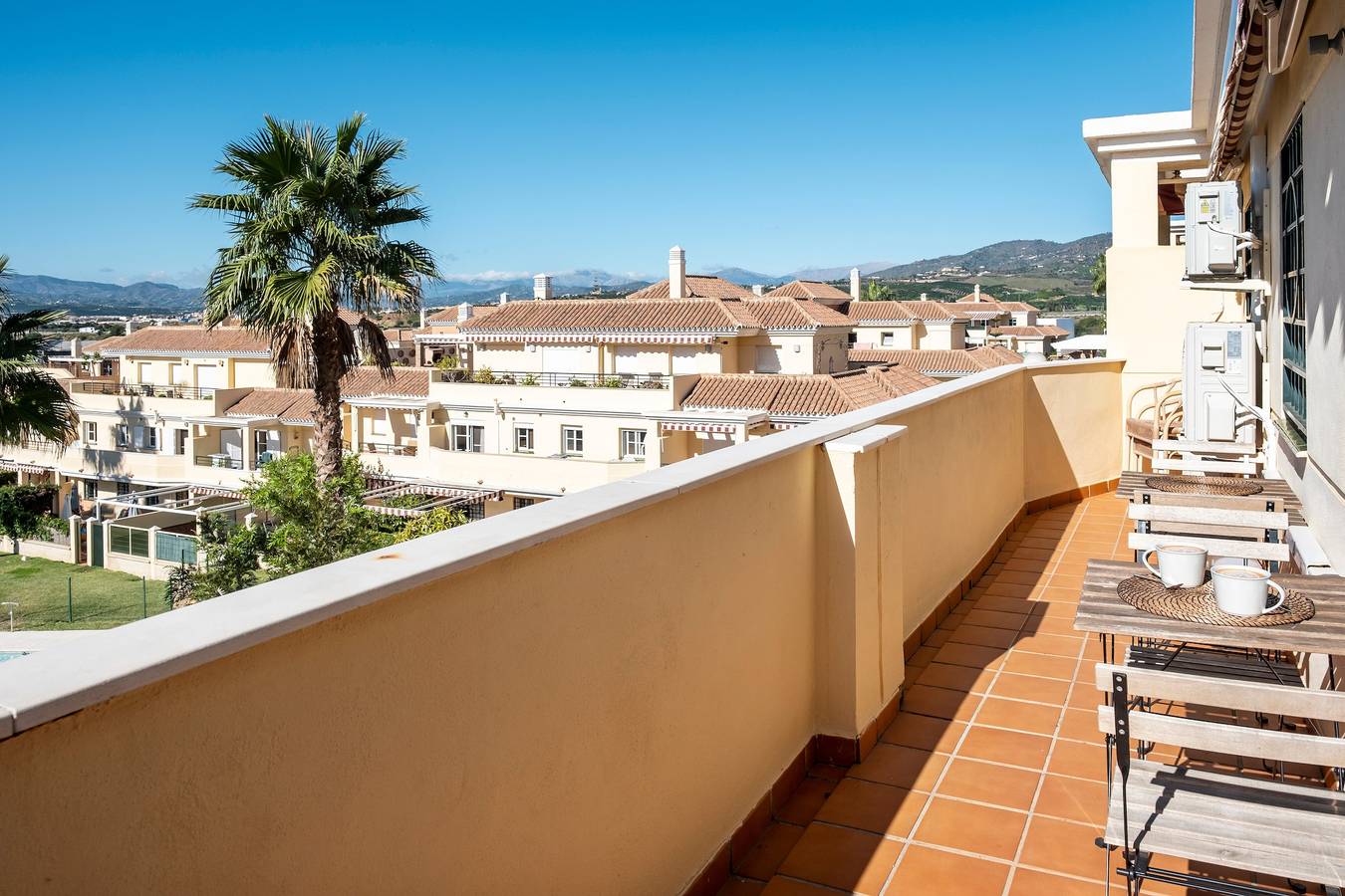 Ganze Wohnung, Appartement "Casa Baviera Golf" mit Bergblick, Gemeinschaftspool & Wlan in Caleta de Vélez, Vélez-Málaga