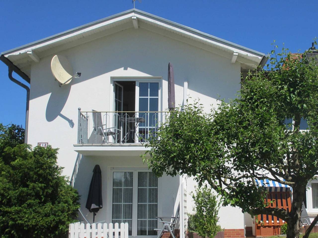 Ganze Ferienwohnung, Ferienhaus am Schmachter See - 1-Raum-Appartement im Eg mit Süd-West-Terrasse in Binz, Rügen