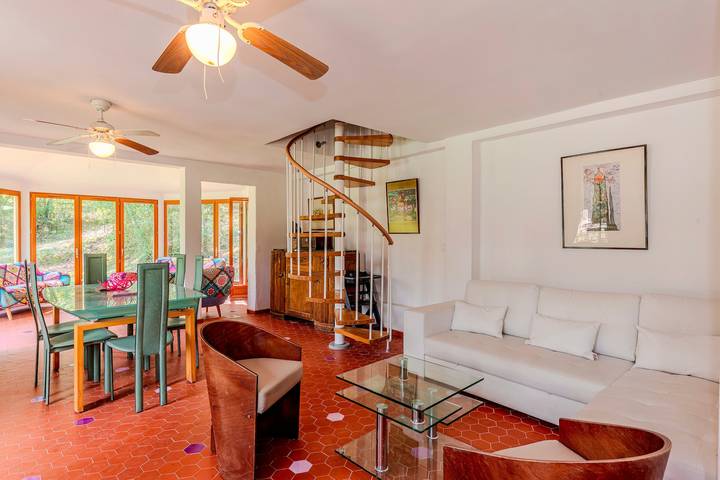 Location de vacances pour 10 personnes, avec piscine ainsi que balcon et jardin à Salernes - 2