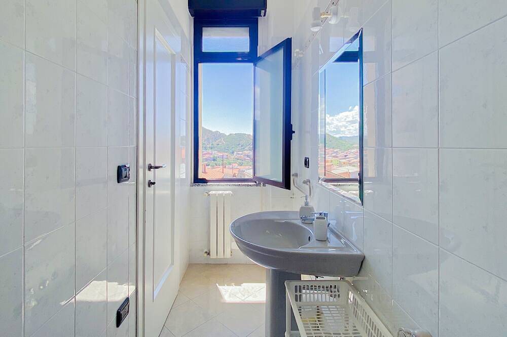 Ganze Wohnung, Einzelzimmer mit privatem Bad in Gonnesa, Iglesiente