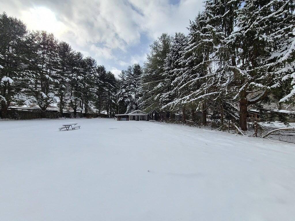 Cabin 3 with beautiful view of Campbell Creek, 2 Bedroom 1 Bath in Blue Ridge Parkway, Maggie Valley