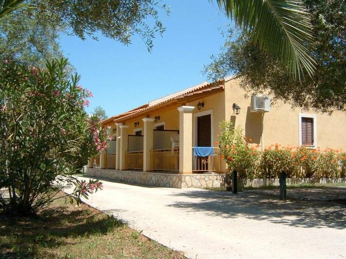 Ferienwohnung für 4 Personen, mit Terrasse und Garten auf Korfu