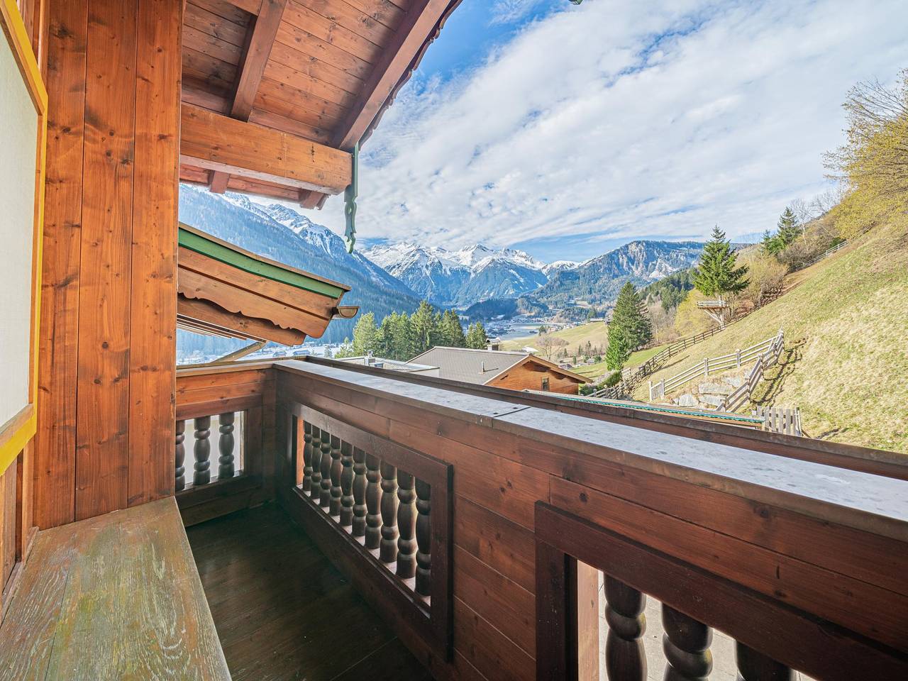 Geheel appartement, Groot appartement met balkon vlakbij een zwembad in Kitzbüheler Alpen