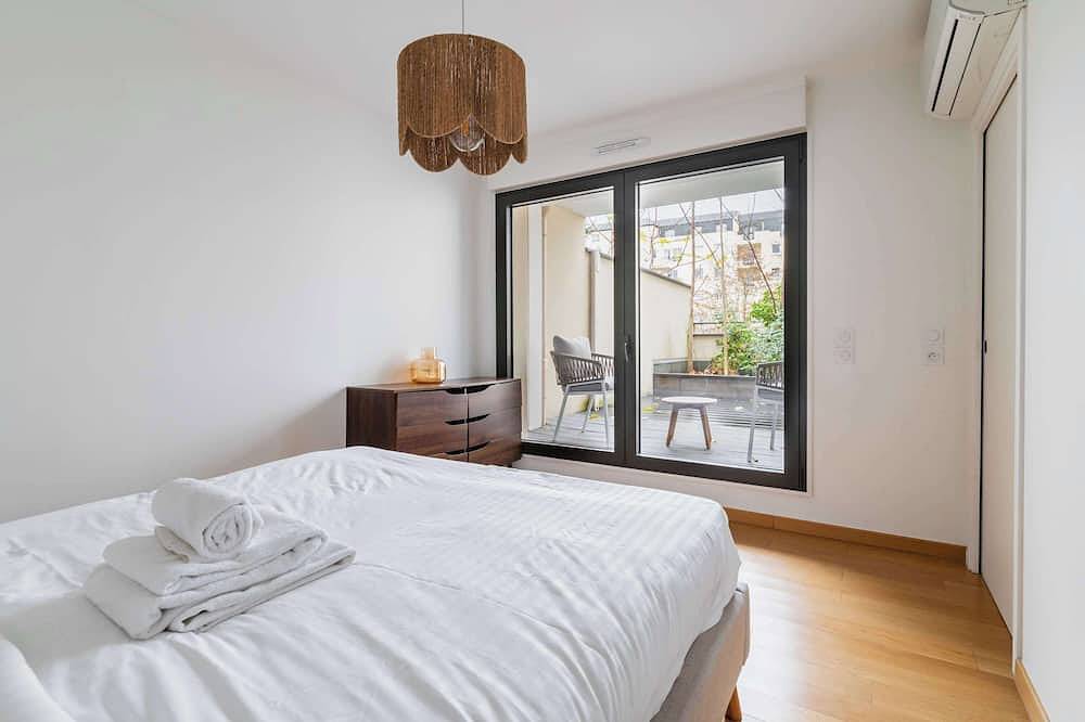 Entire apartment, Appartement lumineux avec terrasse Courbevoie - 4P in Courbevoie, Hauts-de-Seine