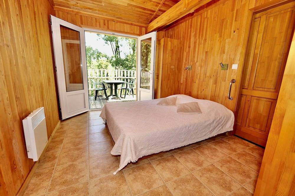 Chalet bois tout confort dans une forêt, Bayonne et plages à 10mn calme garanti. in Mouguerre, Region de Bayona