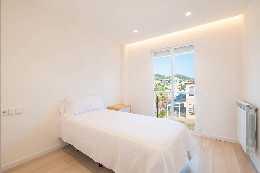 Entire apartment, Apartment 'Las Palmeras 3' with Shared Pool, Wi-Fi and Air Conditioning in Cala Millor, Son Servera