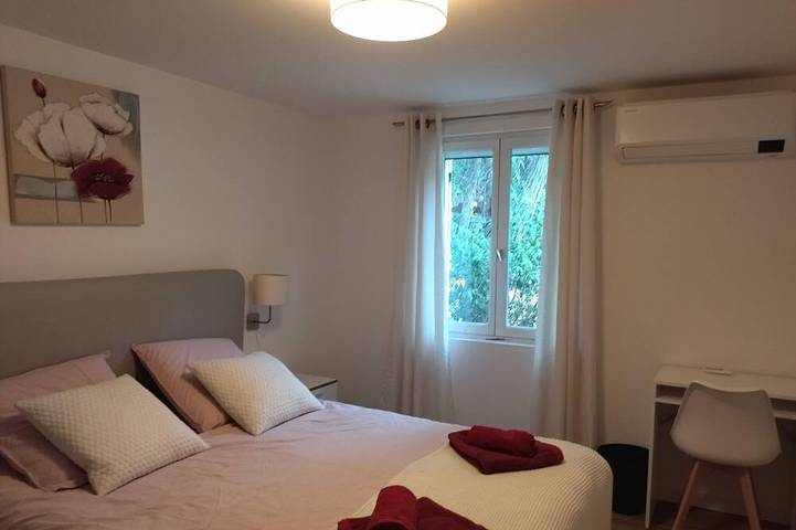 Single-storey villa, air conditioning, Wifi, swimming pool and large, quiet garden in La Capelle-et-Masmolène, Nimes und Umgebung