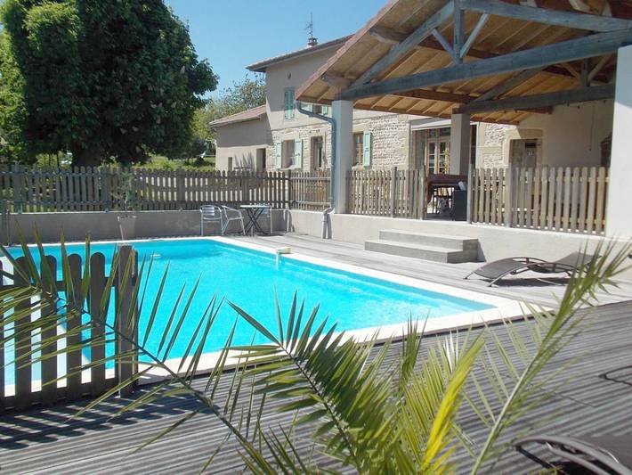 Chambre d’hôte pour 3 personnes, avec Terrasse et Jacuzzi ainsi que Jardin et Piscine à Anjou