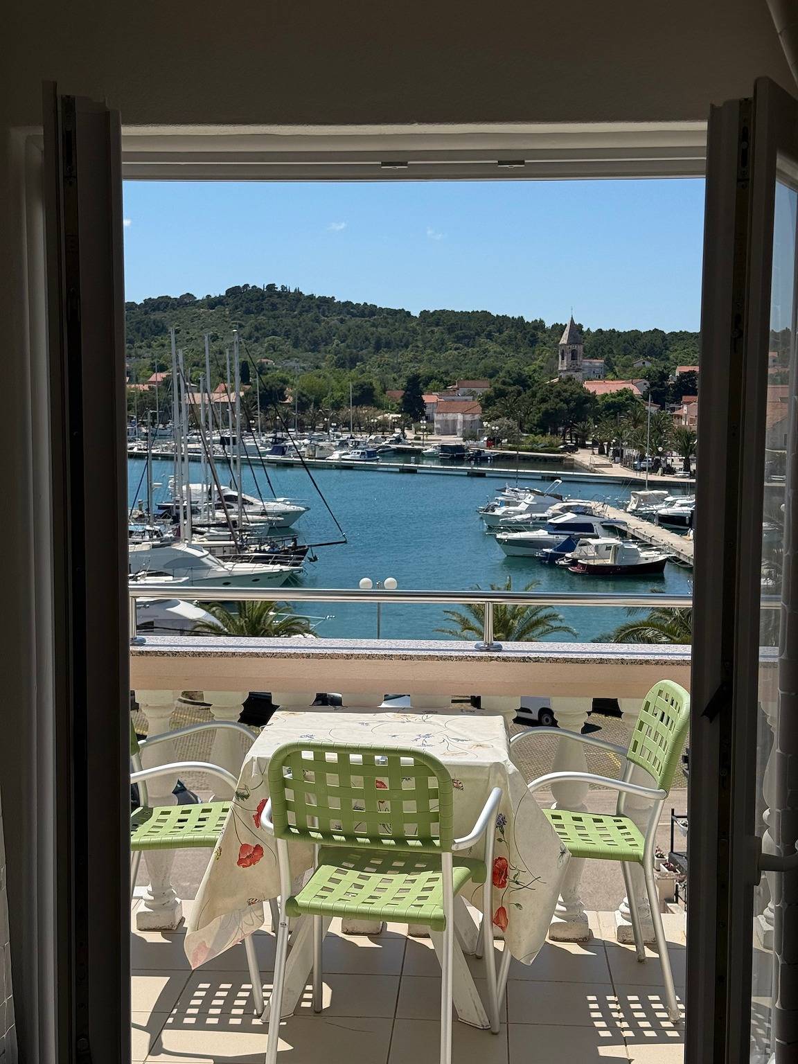 Ganze Wohnung, 1-Zimmer-Ferienwohnung mit Terrasse und Meerblick Kukljica, Ugljan A-8316-d in Kukljica, Insel Ugljan