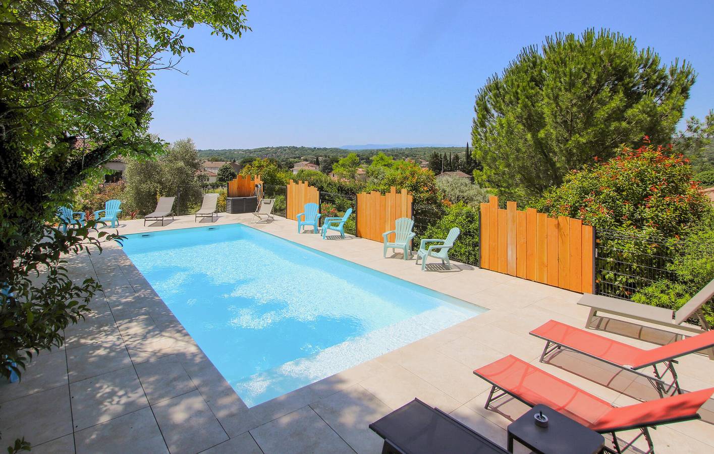 Oasis urbano con piscina y jardín, WiFi, AC - Ruoms 600m in Ruoms, Ardèche