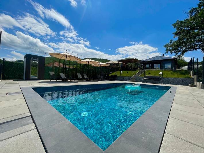 Villa für 6 Personen, mit Balkon und Terrasse sowie Garten und Pool in Kosovo