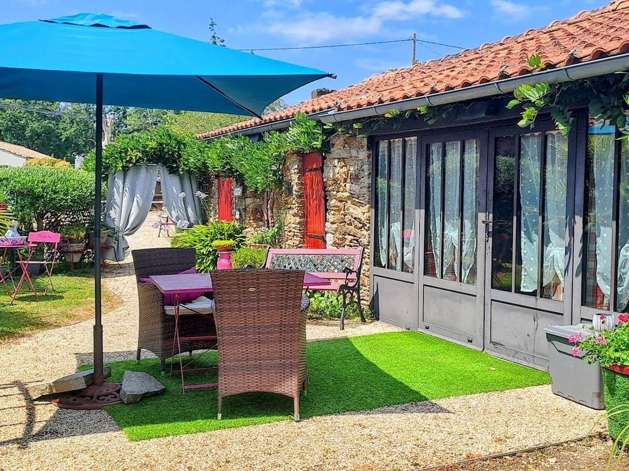 Seaside Eco Cottage: 18th-Century Stone House near Pornic, 15min to Beach, Accessible, Private Garden in Chaumes-en-Retz, Loire Valley