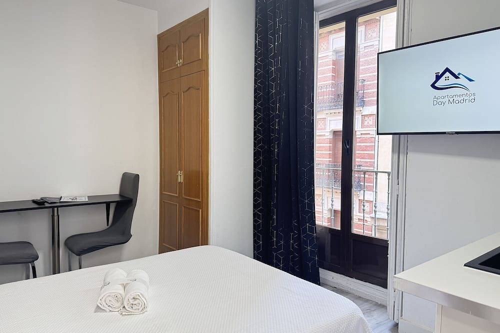 Sunny Double Room with Bathroom Gran Via | 032 in Centro (Madrid), Madrid
