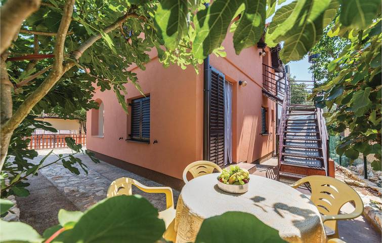 Ganze Ferienwohnung, Gemütliche Ferienwohnung mit Terrasse, WLAN und Parkplatz in der Nähe der Küste und des Stadtzentrums in Marčana, Südküste Istrien