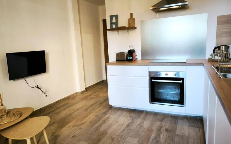 Gîte pour 2 personnes, avec terrasse et vue dans Plage Des Pesquiers Hyeres - 4