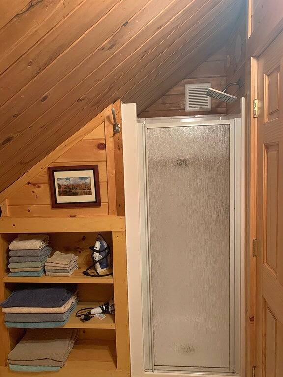 The Coral Cabin in Waterbury, Washington County (VT)