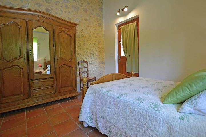 Location de vacances pour 6 personnes, avec jardin ainsi que piscine et terrasse à Les Mages - 3