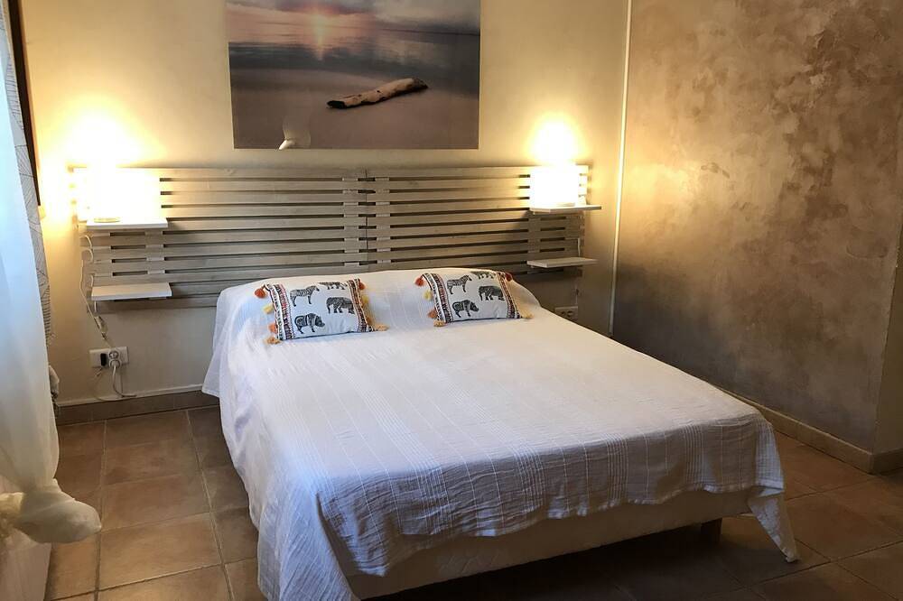In a quiet, hilly setting, bright residence under the pine trees! in La Bouilladisse, Mittelmeerküste (Frankreich)