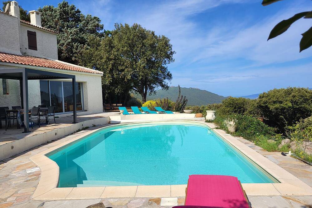 Villa Les Oliviers breathtaking sea and mountain views in Sartène, Arrondissement de Sartène